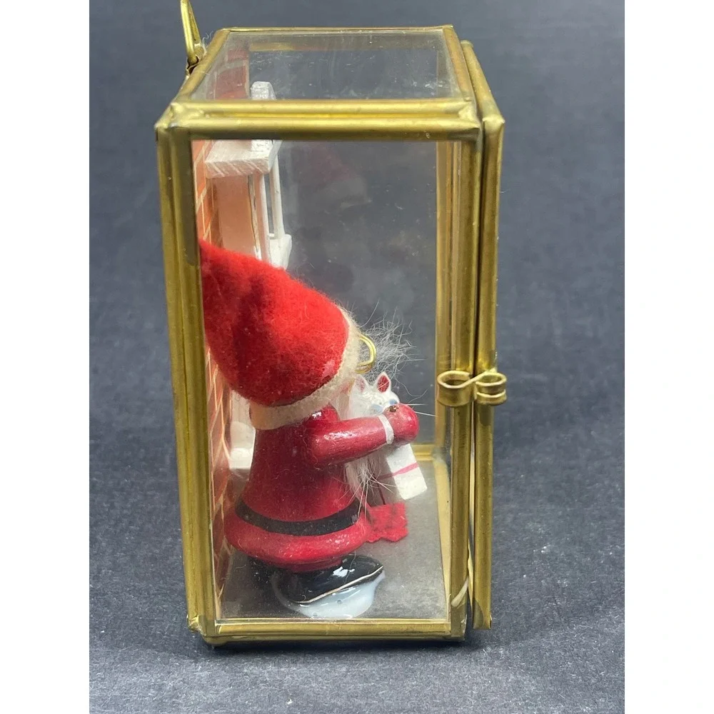 VTG Brass Glass Shadow Box Santa Diorama Taiwan Christmas Ornament Cat Clock 4